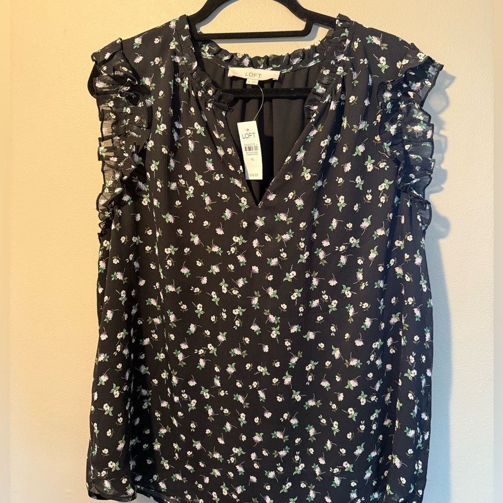 Ann Taylor Loft never worn navy blue top with cute flowers Size XL